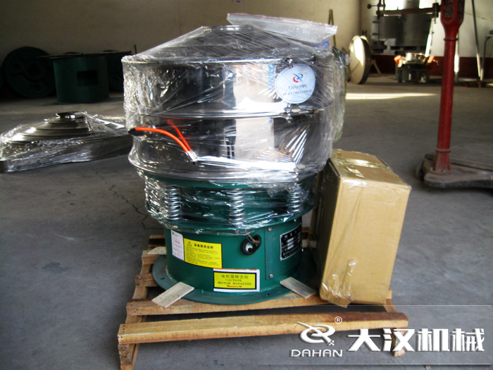 三氯蔗糖粉超聲波振動篩采用不銹鋼+碳鋼材質(zhì)的產(chǎn)品能夠更好的節(jié)省成本，同時能夠達到想要的篩分效果。