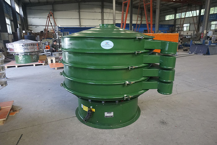 直徑1000mm振動篩主要采用的是碳鋼材質(zhì)的直徑為1000mm的振動篩，對于層級用戶可根據(jù)自己的需求進(jìn)行選擇。