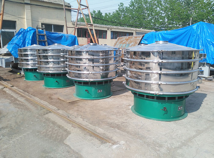 直徑1500mm振動篩特點：該產(chǎn)品的尺寸較大篩分量多。