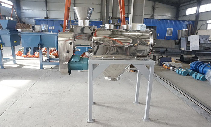 氣旋篩分機與氣流篩分機的篩分原理基本相似，所以針對于其旋篩分機的篩分壓力。會比氣流篩分機的壓力要大一些。