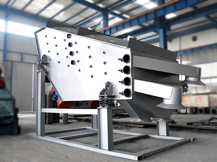 概率篩多用于礦場(chǎng)大型的篩分場(chǎng)地和一些比較較大，對(duì)設(shè)備破壞程度高的物料進(jìn)行篩分。